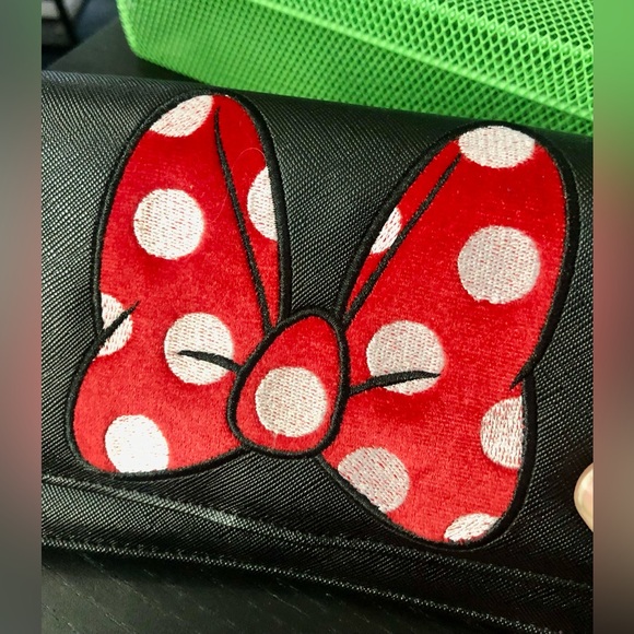 Disney Parks Minnie Mouse Polk-a-Dot Embroidered Crossbody Bow Wallet NWOT - Picture 9 of 9